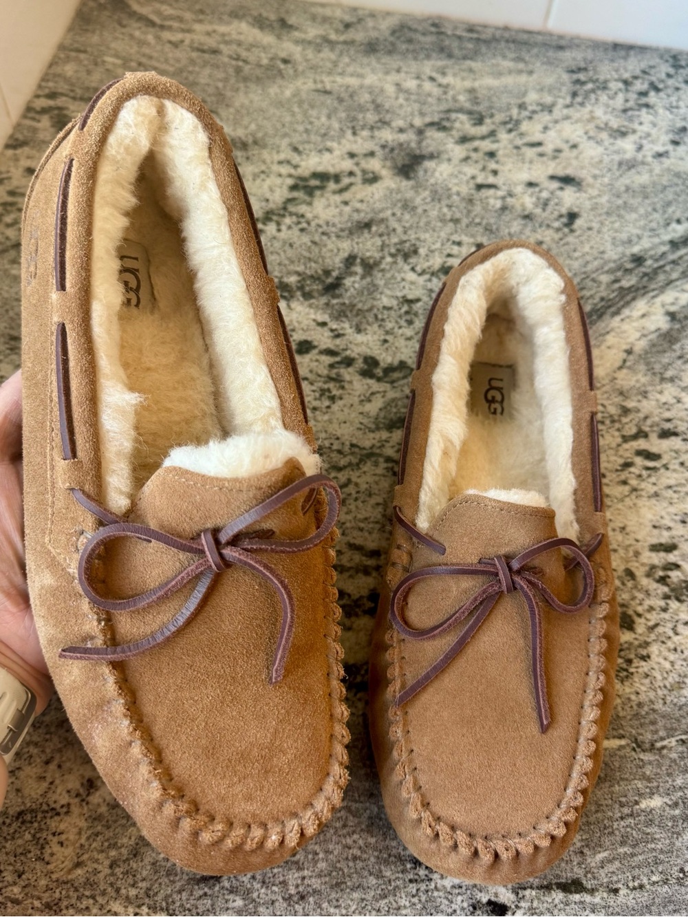 UGG Dakota Slipper in Chestnut. Size 9. Like New with Box!